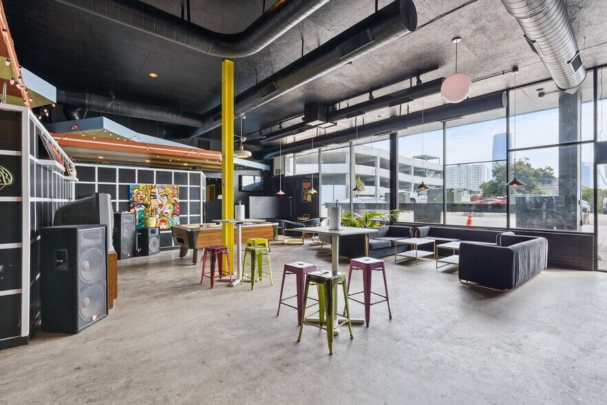 More Photos Of 1012 N Walker Ave, Oklahoma City Bar For Lease