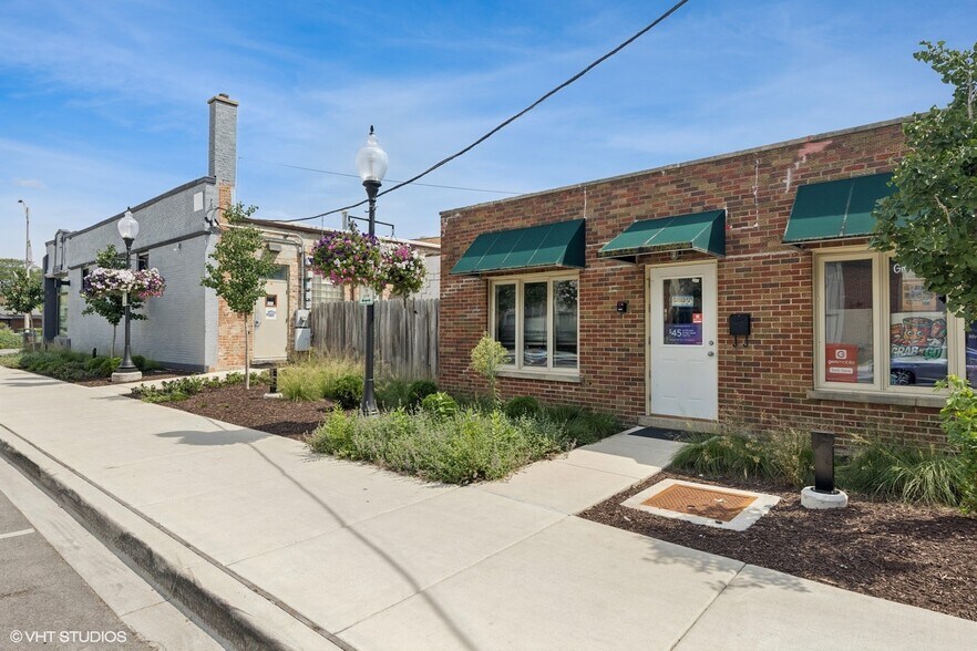 More Photos Of 19-23 W Quincy St, Westmont Storefront For Sale
