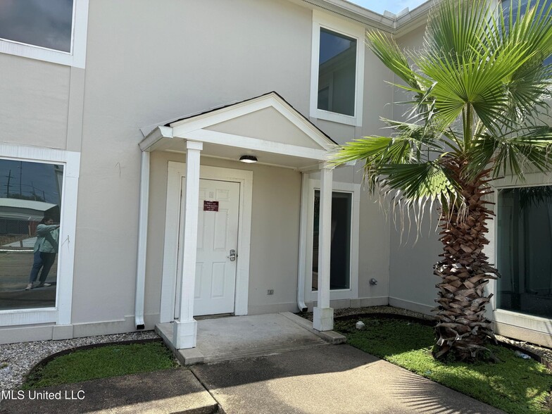 Primary Photo Of 341 Us-90, Gautier Medical For Lease