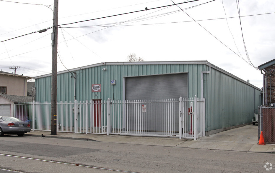 Primary Photo Of 2060 Clement Ave, Alameda Warehouse For Sale