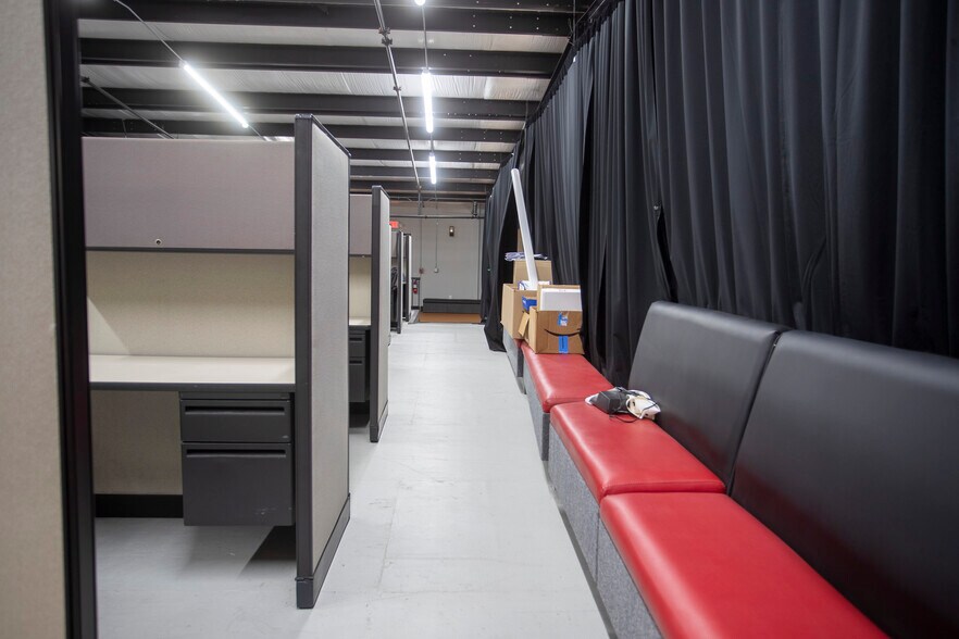 More Photos Of 25000 US 59 Rd, El Campo Flex For Sale