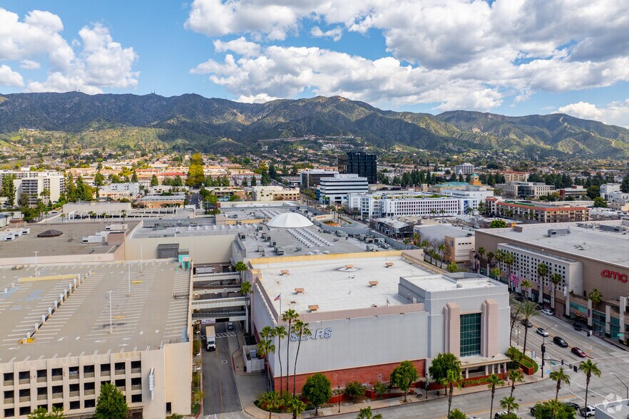 More Photos Of 201 E Magnolia Blvd, Burbank General Retail For Lease