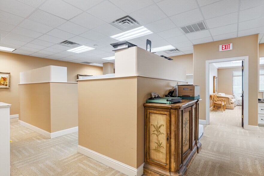 More Photos Of 5902 Winsome Ln, Houston Office Residential For Sale