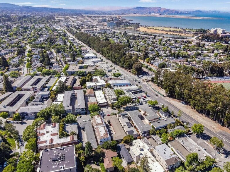 More Photos Of 1124 Douglas Ave, Burlingame Apartments For Sale