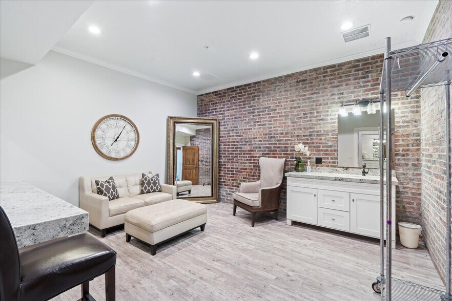 More Photos Of 22 E 200 S, Clearfield Restaurant For Sale