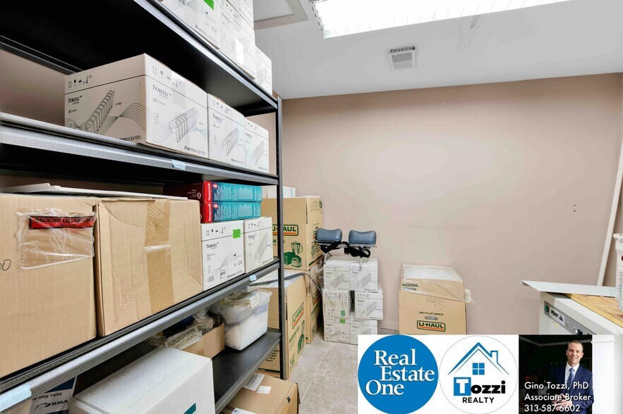 More Photos Of 27253 Van Dyke Ave, Warren Medical For Lease