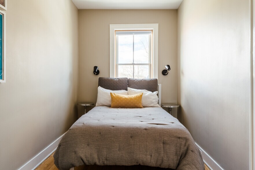 More Photos Of 705 Warren St, Hudson Storefront Retail Residential For Sale