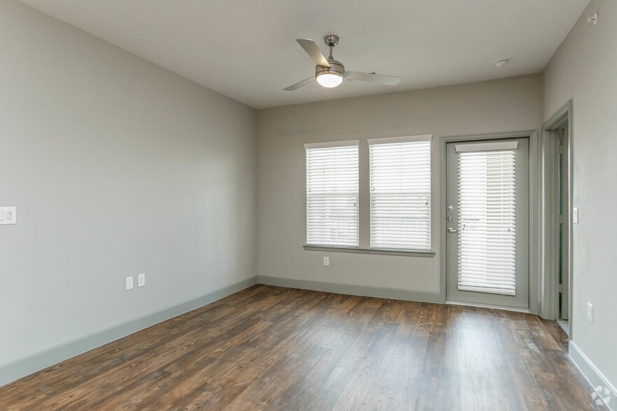 More Photos Of 14340 Wallisville Rd, Houston Apartments For Sale