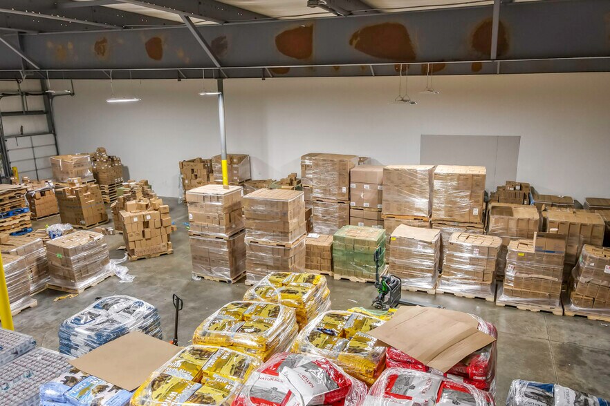 More Photos Of 2840 Mitthoeffer Pl, Indianapolis Warehouse For Sale