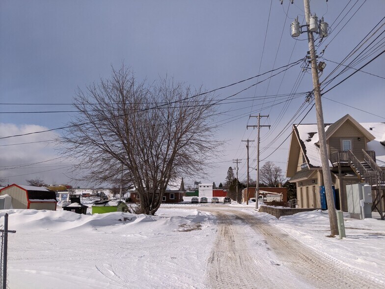 More Photos Of 205 E Central Ave, Mackinaw City Storefront For Lease