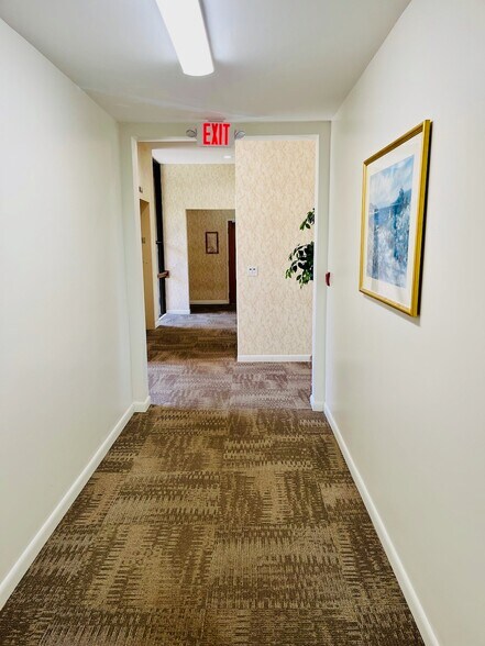 More Photos Of 567 Vauxhall St, Waterford Medical For Sale