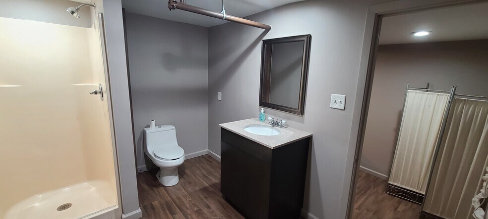 More Photos Of 5520 Military Pky, Dallas Industrial For Sale