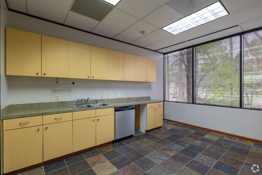 More Photos Of 2500 Fondren Rd, Houston Unknown For Lease