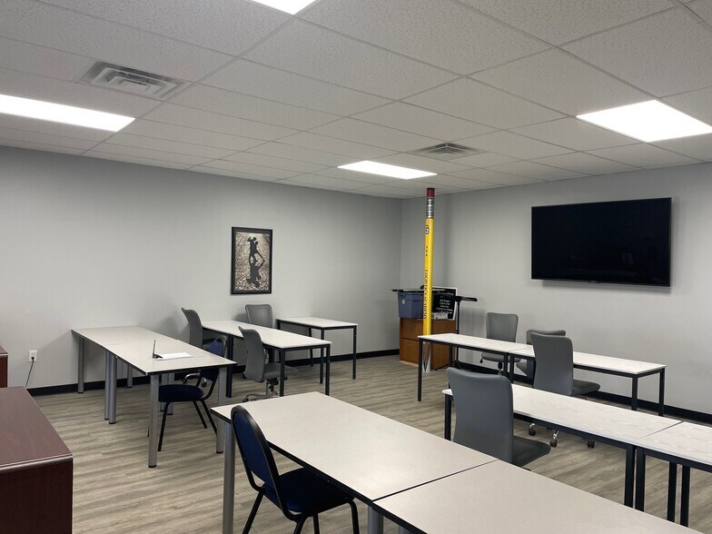 More Photos Of 30 Kinsey Rd, Xenia Light Distribution For Lease