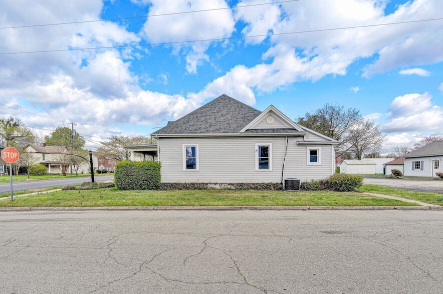 More Photos Of 628 S Colorado St, Salem Office For Sale