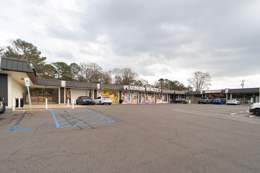 More Photos Of 409-453 Huffman Rd, Birmingham Unknown For Lease