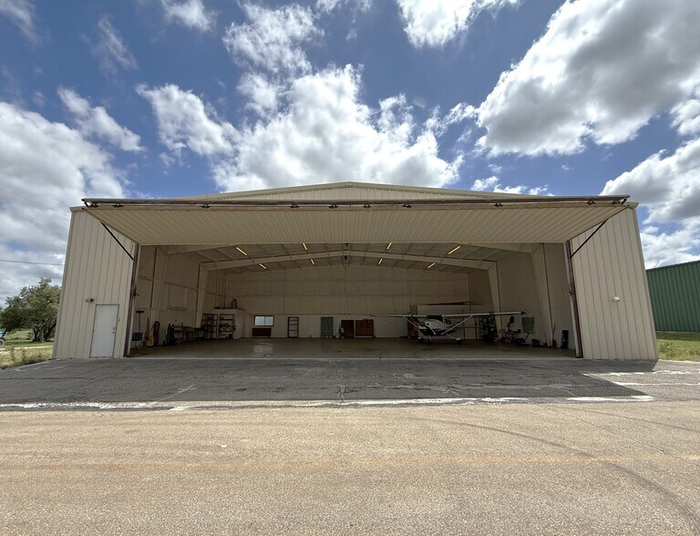 Primary Photo Of 501 Wright Brothers Dr, Georgetown Airplane Hangar For Sale