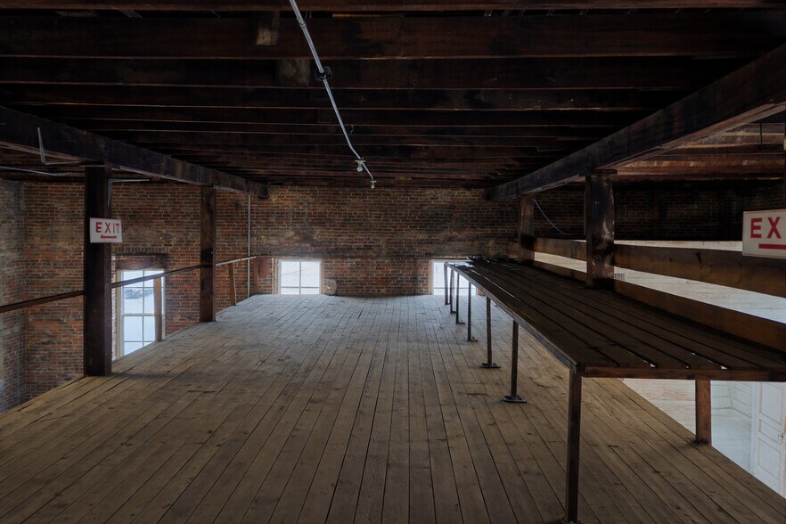 More Photos Of 432 N Royal St, Jackson Warehouse For Lease
