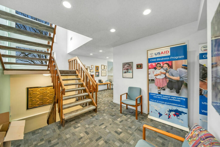 More Photos Of 10801 Connecticut Ave, Kensington Office For Sale