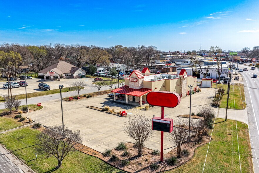 Primary Photo Of 1014 W Moore Ave, Terrell Restaurant For Sale