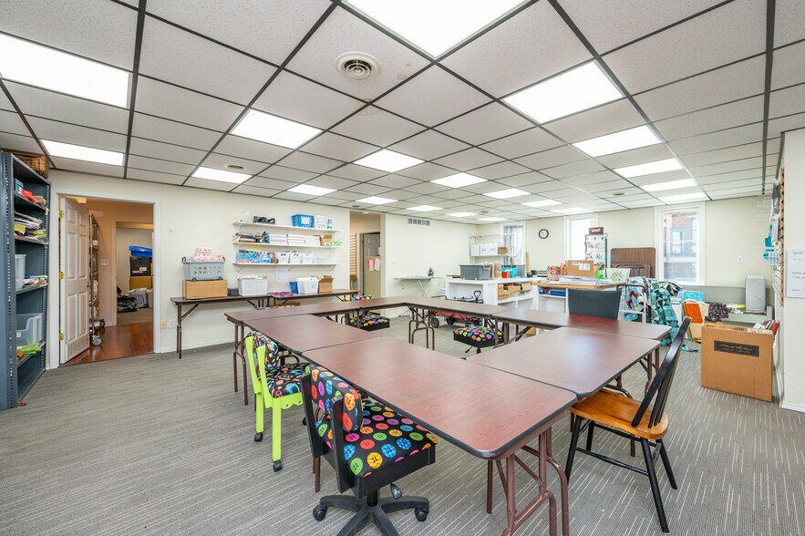 More Photos Of 17 Main St SE, Bondurant Freestanding For Sale