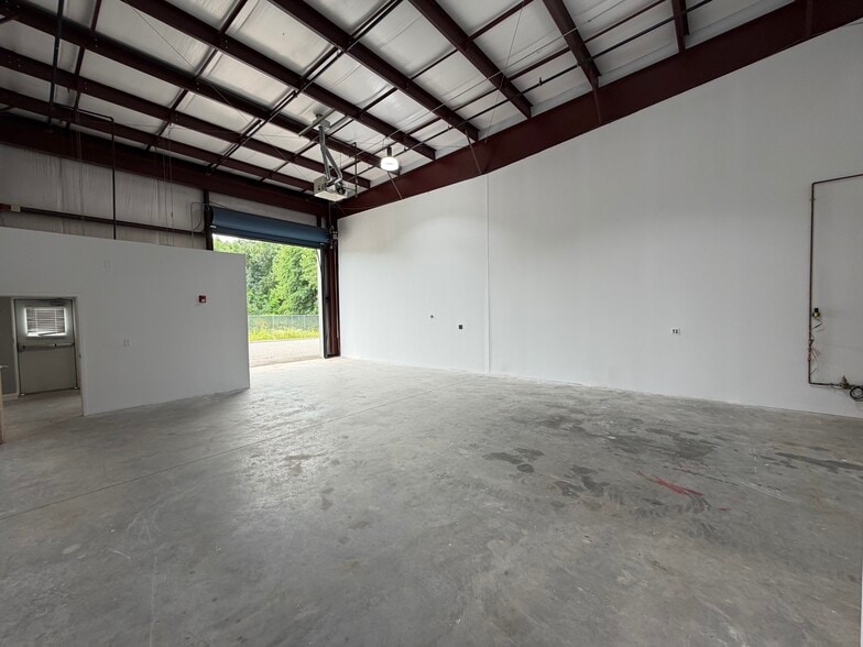 More Photos Of 160 Otis St, Northborough Self Storage For Sale