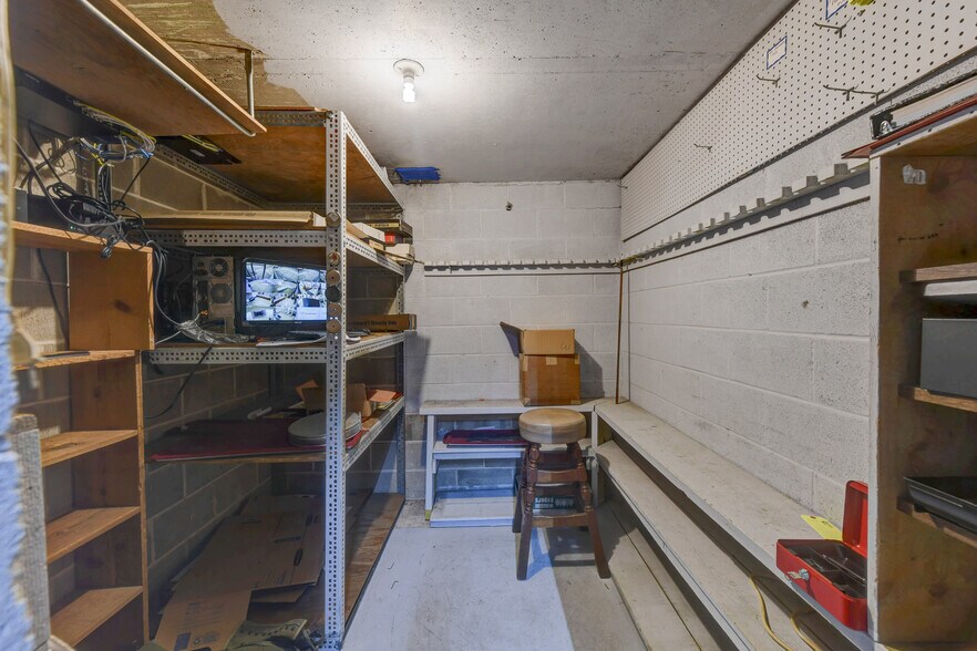 More Photos Of 135 E Main St, Glenwood General Retail For Sale