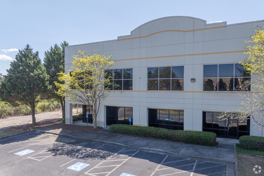 More Photos Of 237 Greenwood Industrial Ct, McDonough Distribution For Lease