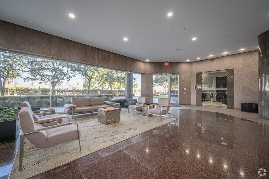 More Photos Of 6671 Southwest Fwy, Houston Office For Lease