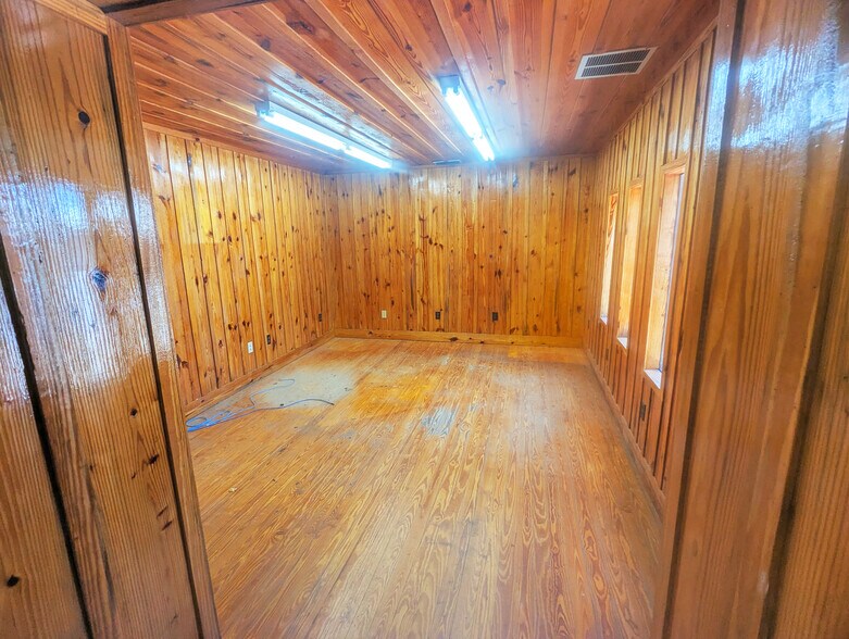 More Photos Of 5788 US-90 Hwy, Theodore Showroom For Lease