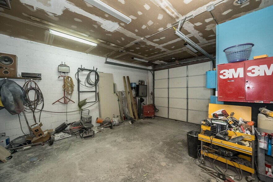 More Photos Of 3444 N Lindbergh Blvd, Saint Ann General Retail For Sale