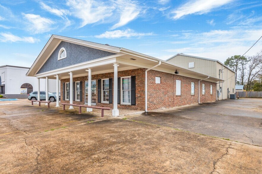 More Photos Of 622 E Prien Lake Rd, Lake Charles Light Manufacturing For Lease