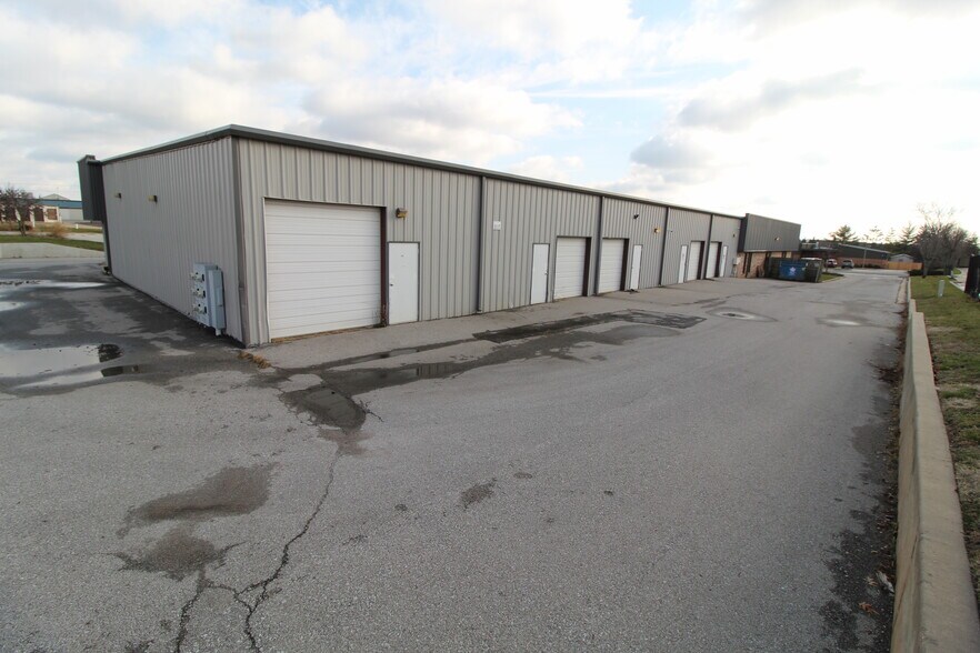 More Photos Of 7320 W 162nd St, Overland Park Showroom For Lease