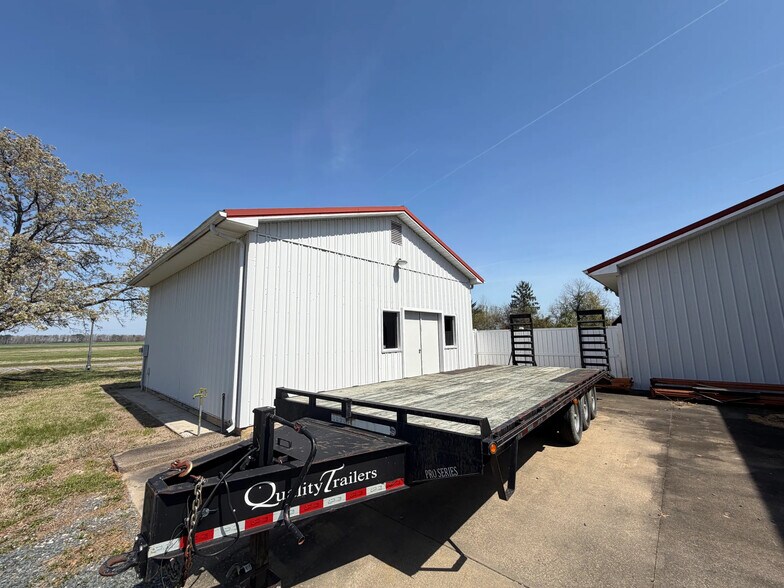 More Photos Of 27013 E Lillian St, Hebron Warehouse For Sale