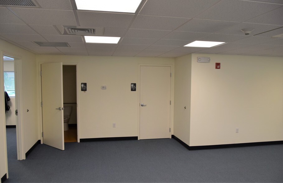 More Photos Of 800 W Indiantown Rd, Jupiter Storefront Retail Office For Lease