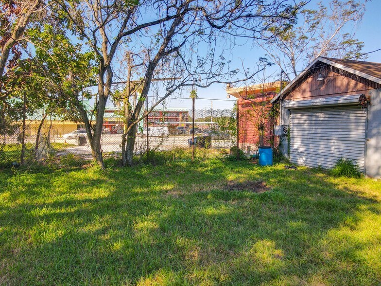 More Photos Of 707 S Orange Blossom Trl, Orlando Storefront For Sale