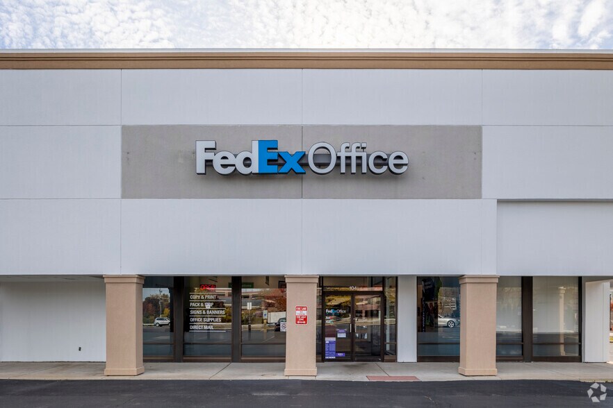 More Photos Of 801 E Butterfield Rd, Lombard Unknown For Lease