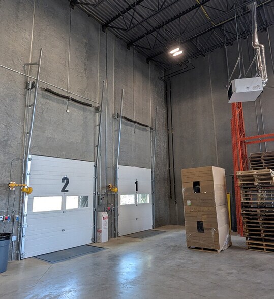 More Photos Of 1027 11 Ave, Coaldale Warehouse For Lease