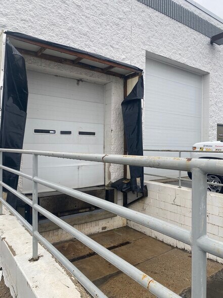 More Photos Of N52W13821 Northpark Dr, Menomonee Falls Warehouse For Sale