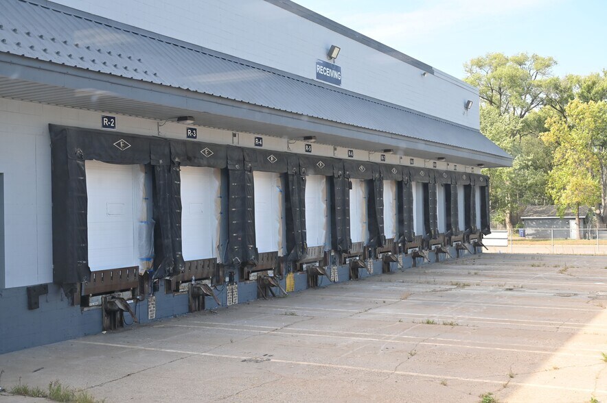 More Photos Of 701 33rd Ave N, Saint Cloud Manufacturing For Sale