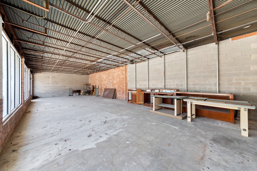 More Photos Of 722 Durham Dr, Houston Office For Sale