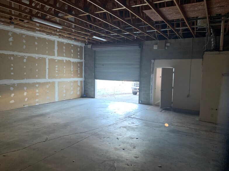 More Photos Of 3562-3570 NW 97th Blvd, Gainesville Distribution For Lease