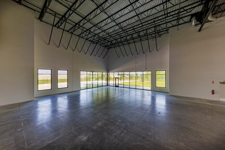 More Photos Of 1107 Conveyor Ln, Dallas Unknown For Lease