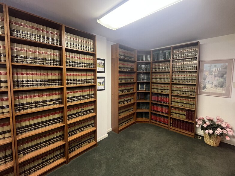 More Photos Of 301 Oxford Valley Rd, Yardley Loft Creative Space For Sale