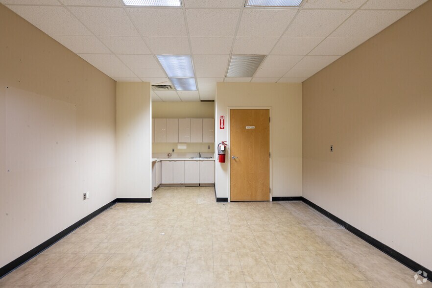 More Photos Of 645 Martinsville Rd, Bernards Township Office For Sale