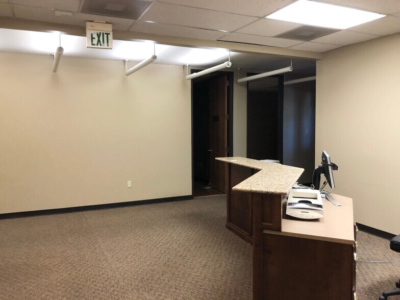 More Photos Of 3029 S Sherwood Forest Blvd, Baton Rouge Loft Creative Space For Lease