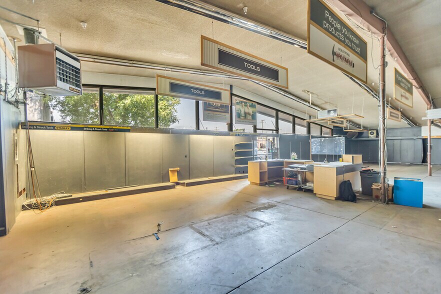 More Photos Of 5303 Freeport Blvd, Sacramento Storefront For Lease