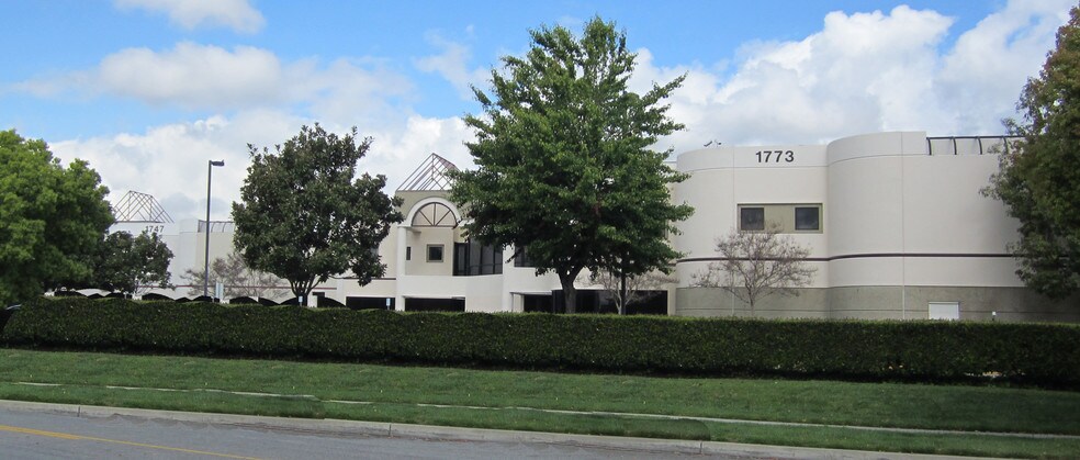 More Photos Of 1773 Wright Ave, La Verne Light Distribution For Lease