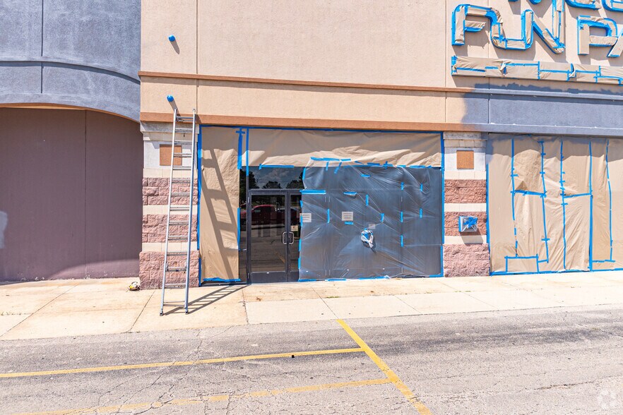 More Photos Of 1971 W Galena Blvd, Aurora Freestanding For Lease