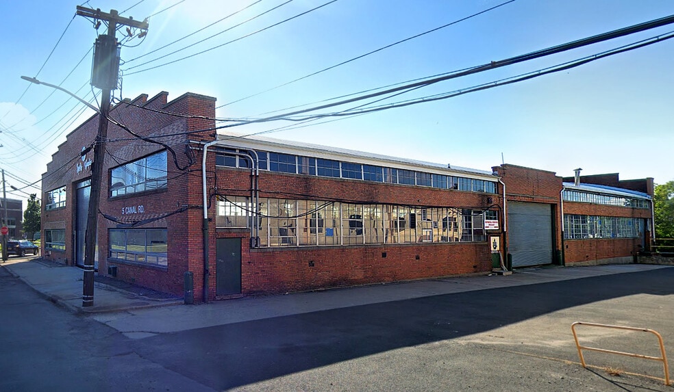 More Photos Of 5 Canal Rd, Pelham Warehouse For Lease